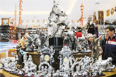 冰雪旅游熱工藝品俏銷(xiāo)--東北網(wǎng)黑龍江